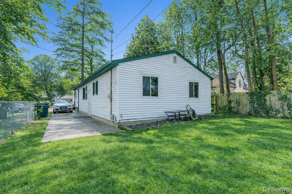 513 Stoddard Avenue, East Lansing, MI 48823 — Photo 17
