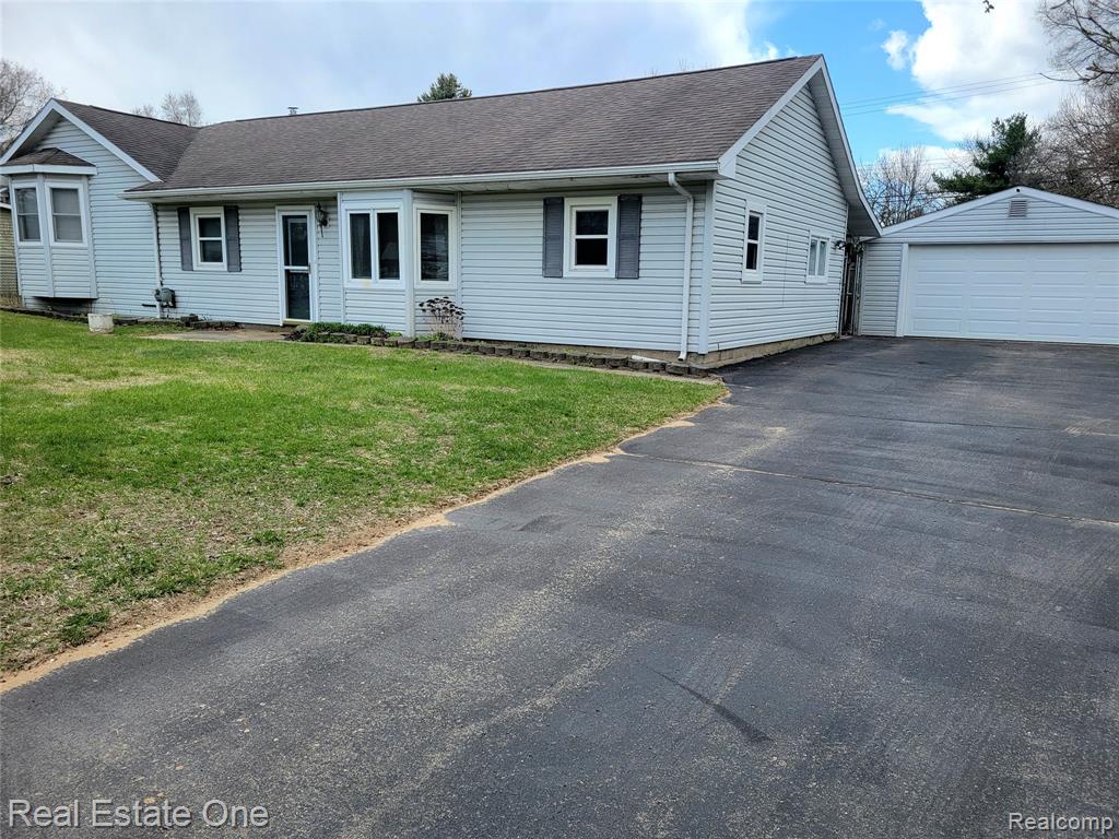5415 Pine Knob Lane, Clarkston, MI — front exterior