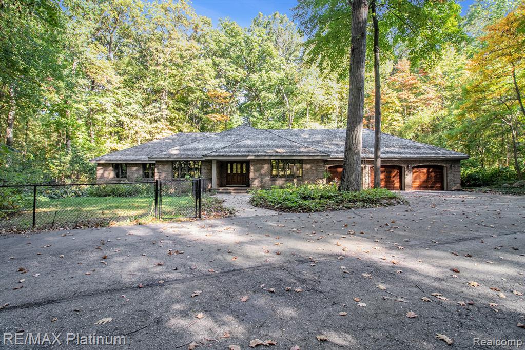 4352 Fenton Road, Hartland, MI 48353 — Photo 2