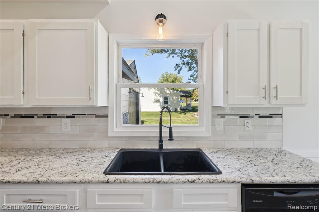 4379 Tillie Drive, Flint, MI 48504 — Photo 9
