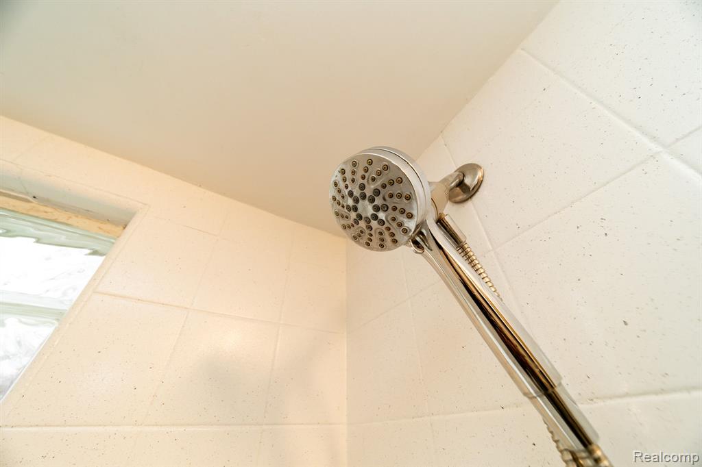 634 W HARWOOD Avenue, Madison Heights, MI 48071 — Photo 28