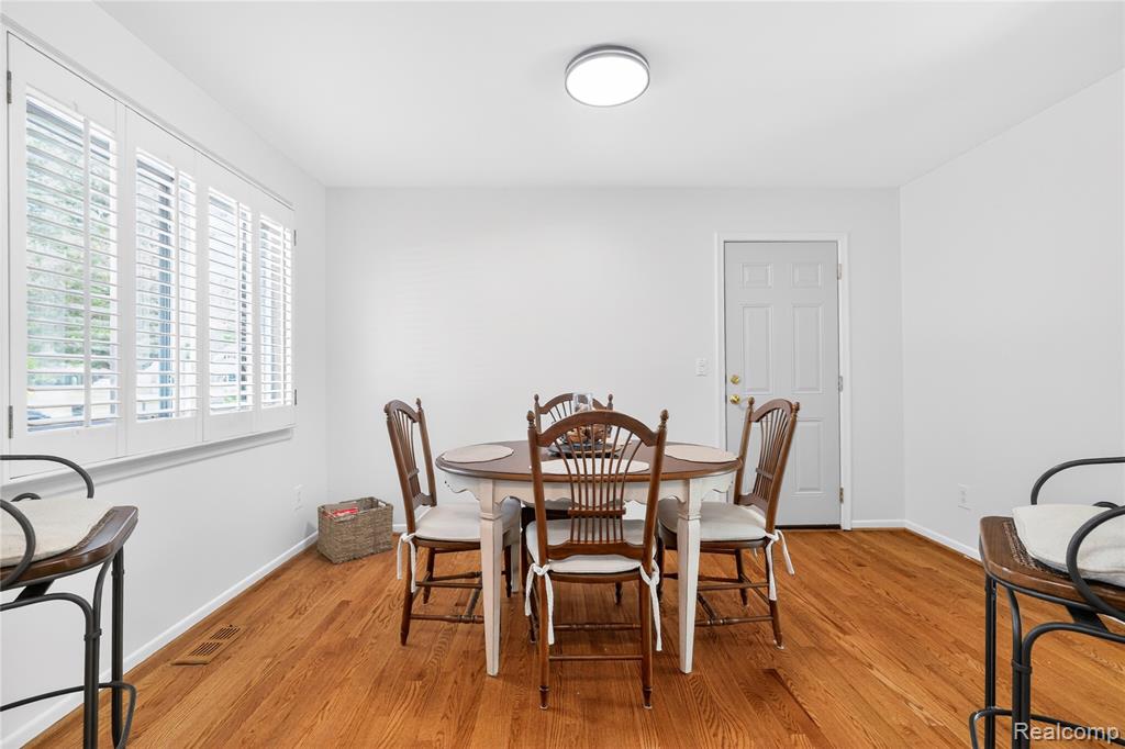 8733 Woodside Drive, Grosse Ile, MI 48138 — Photo 13