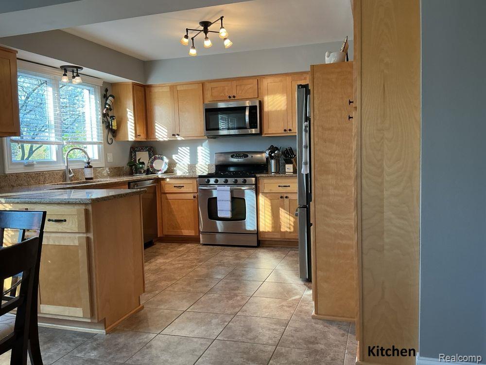 460 Streamview Court, Rochester Hills, MI 48309 — Photo 7