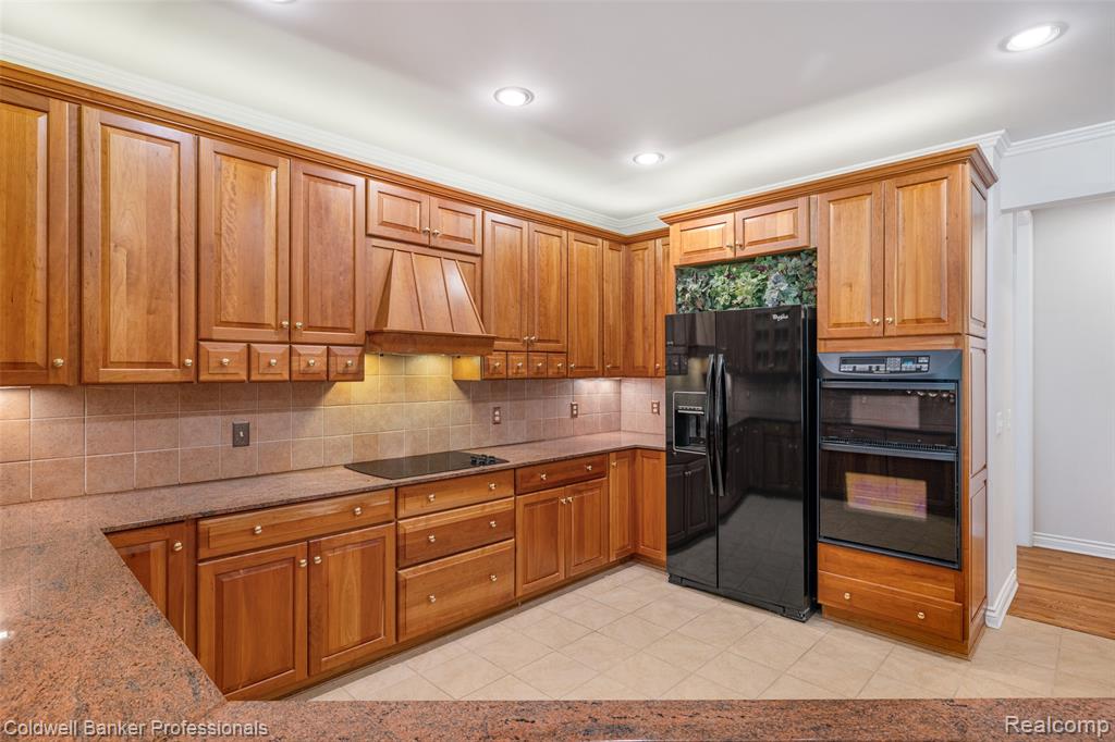 8661 DEERWOOD Road, Clarkston, MI 48348 — Photo 23