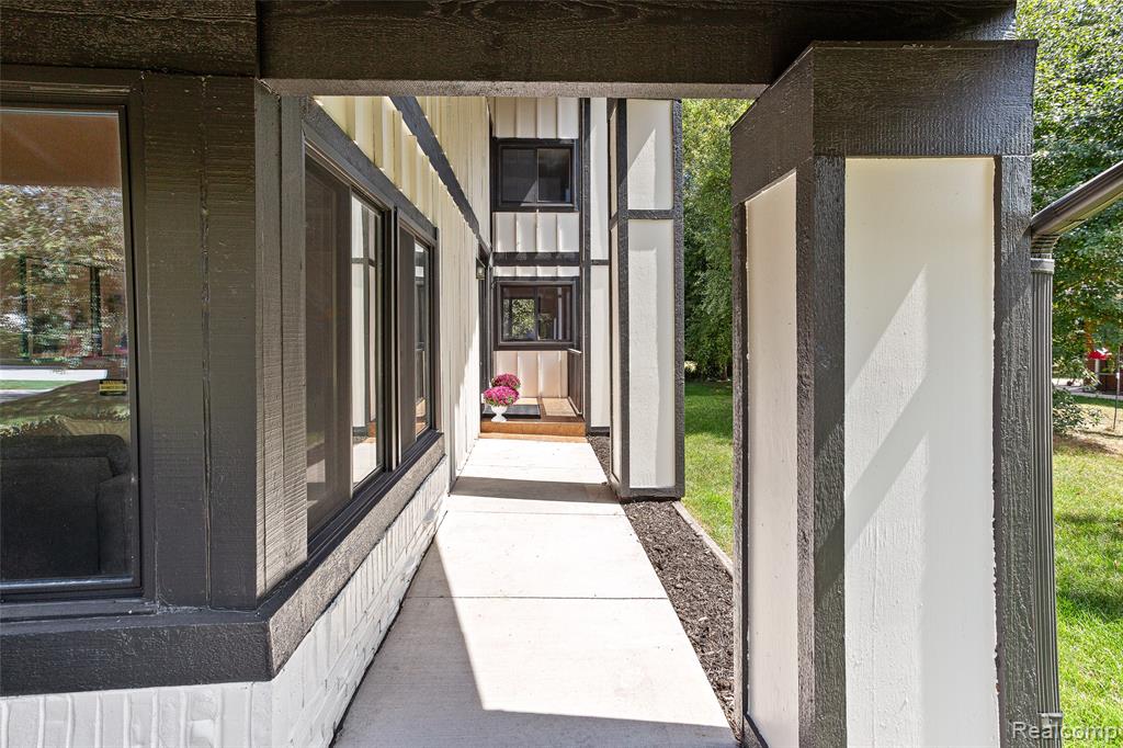 5086 FALMOUTH Drive, Troy, MI 48085 — Photo 3