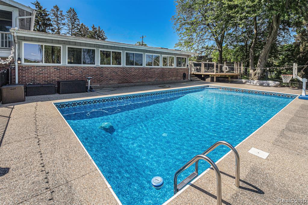 2145 Helmsford Drive, Wolverine Lake, MI 48390 — Photo 49