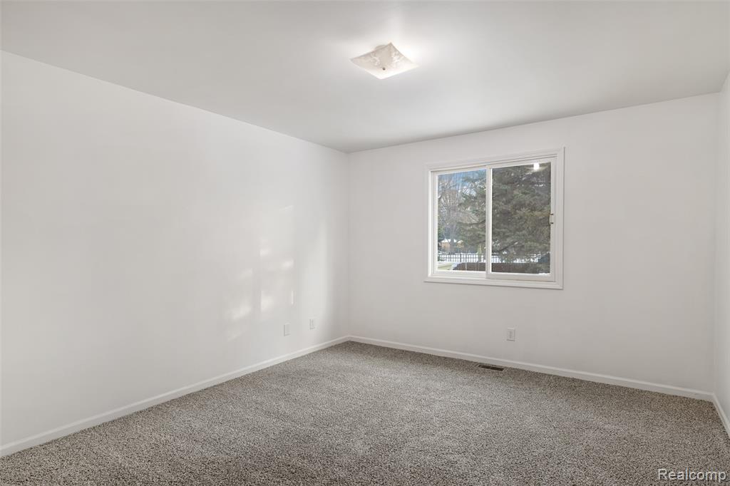 41816 Greenwood Lane, Clinton Twp, MI 48038 — Photo 17