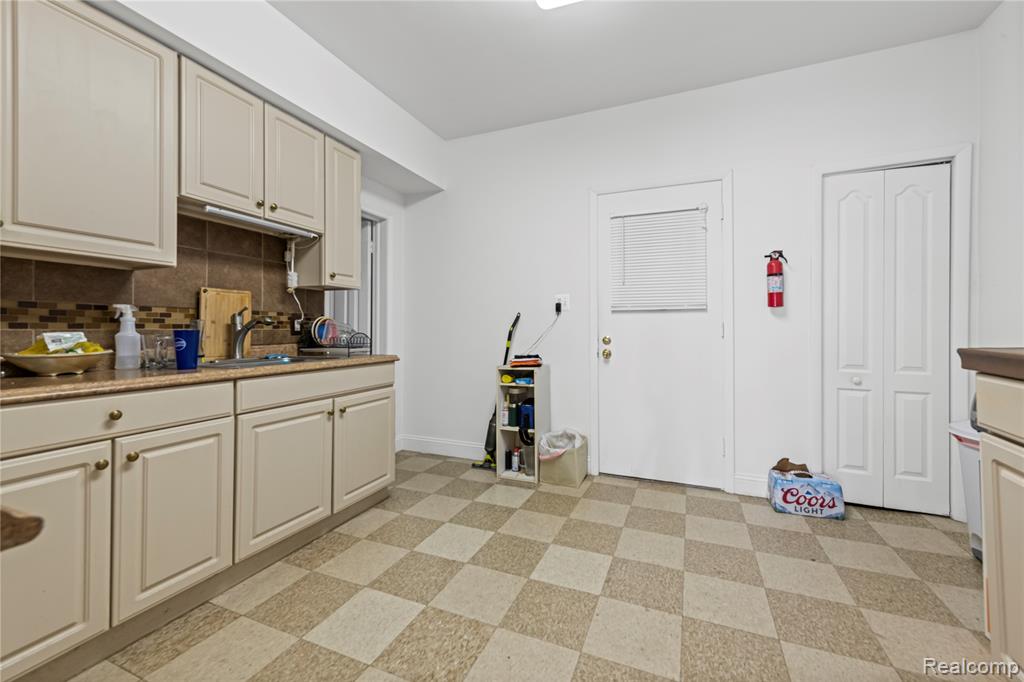 11428 Lumpkin street, Hamtramck, MI 48212 — Photo 12