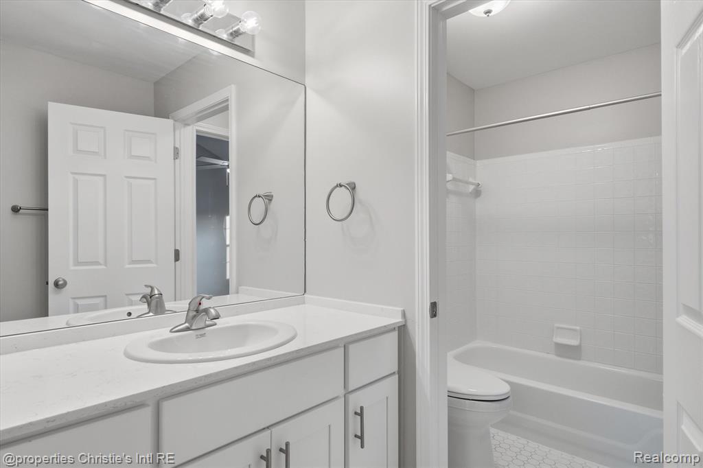 483 W Lincoln Avenue, Madison Heights, MI 48071 — Photo 13