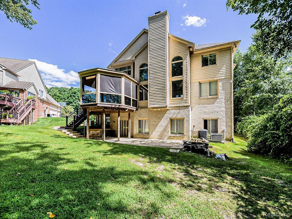 5570 HAMPSHIRE Drive, West Bloomfield, MI — Photo 4