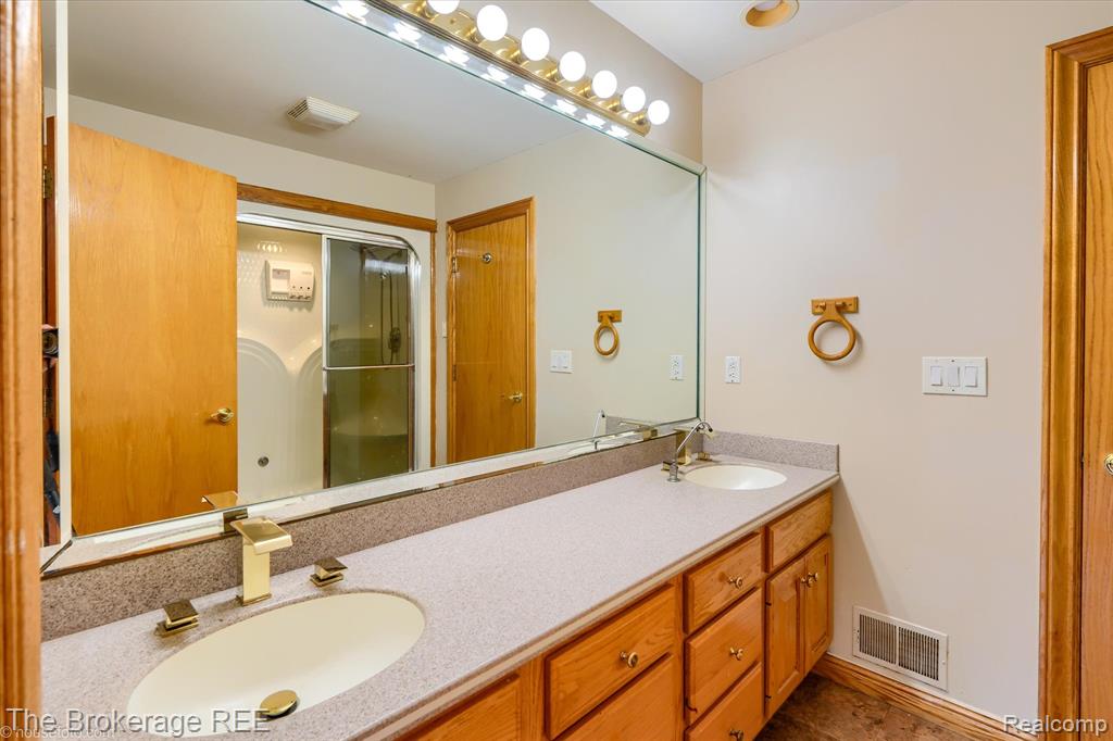 5750 Mabley Hill Road, Fenton, MI 48430 — Photo 32
