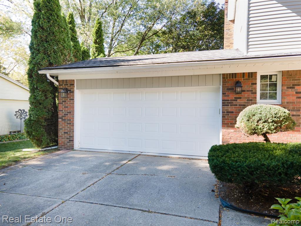 4995 Stoddard Drive, Troy, MI 48085 — Photo 46
