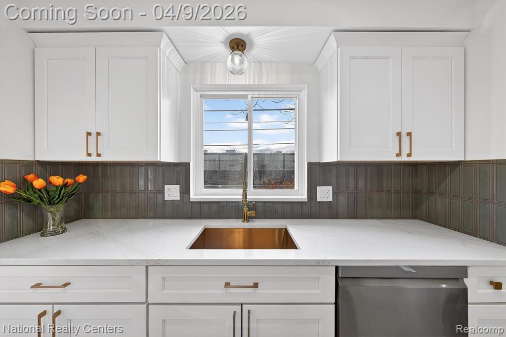 205 Royal Park Lane, Madison Heights, MI 48071 — Photo 18