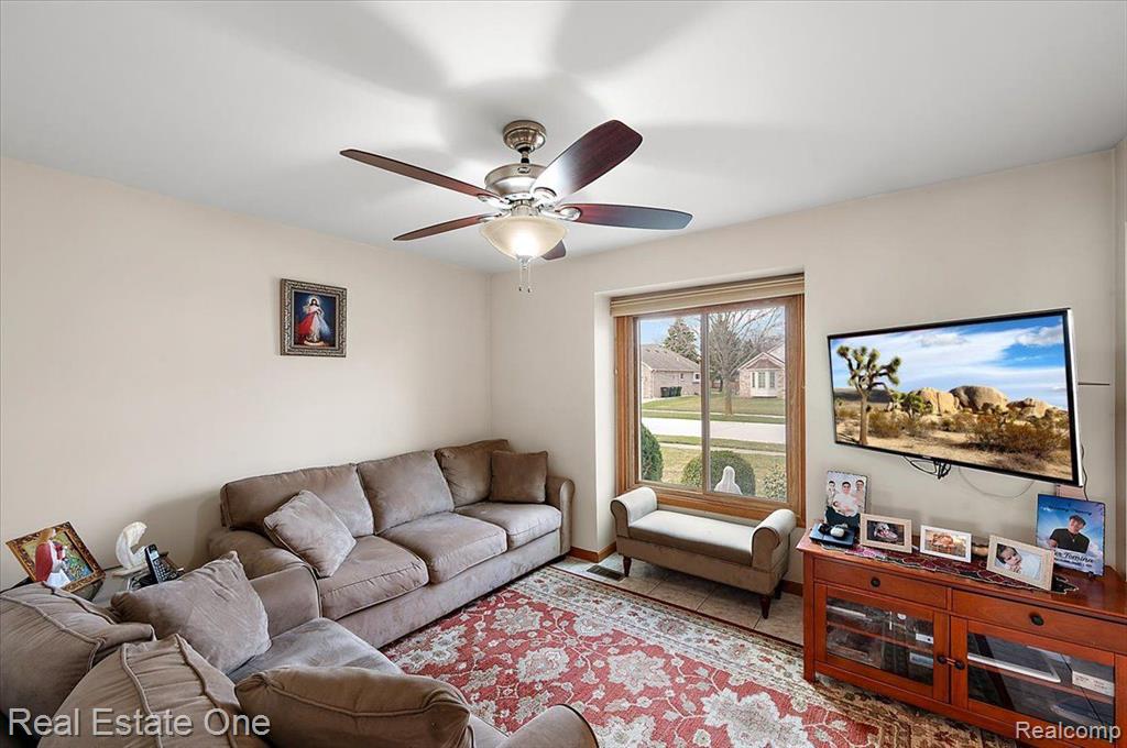 4836 CORRIANDER Drive, Sterling Heights, MI 48314 — Photo 17