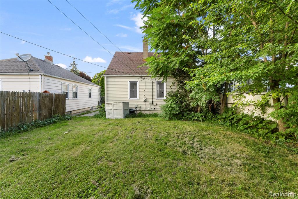 929 White Avenue, Lincoln Park, MI 48146 — Photo 23