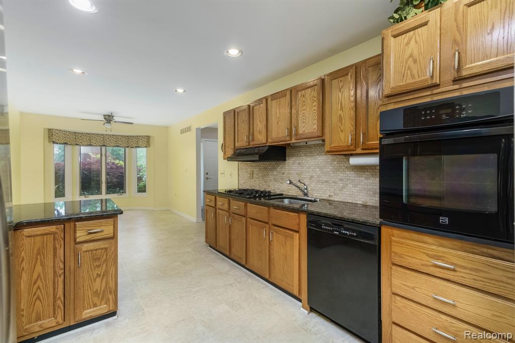 21433 Archwood Circle, Farmington Hills, MI 48336 — Photo 22