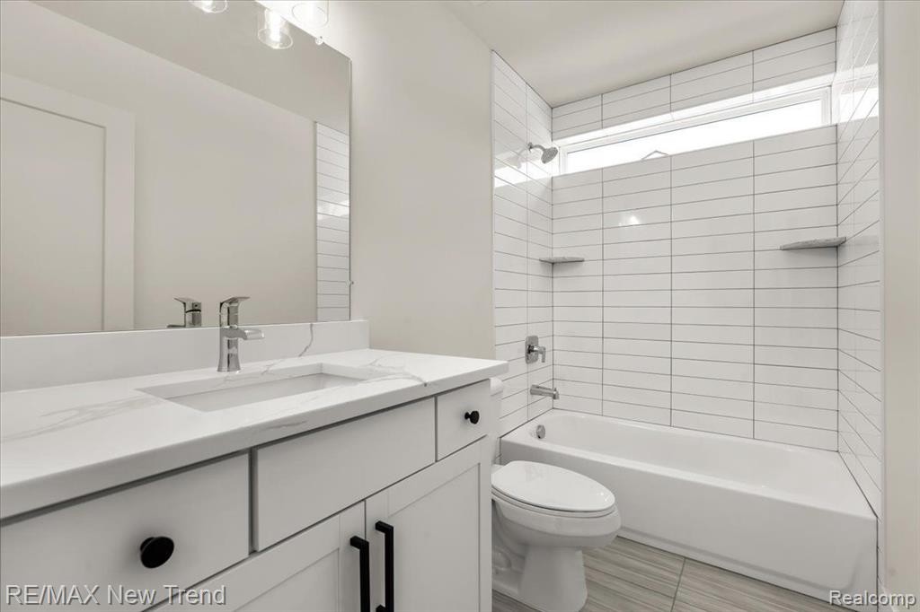6514 CAMBRIDGE Circle, Clarkston, MI — Photo 26