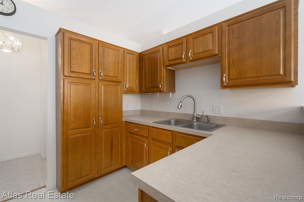 10200 Hawthorne Circle, Goodrich Vlg, MI — Photo 10