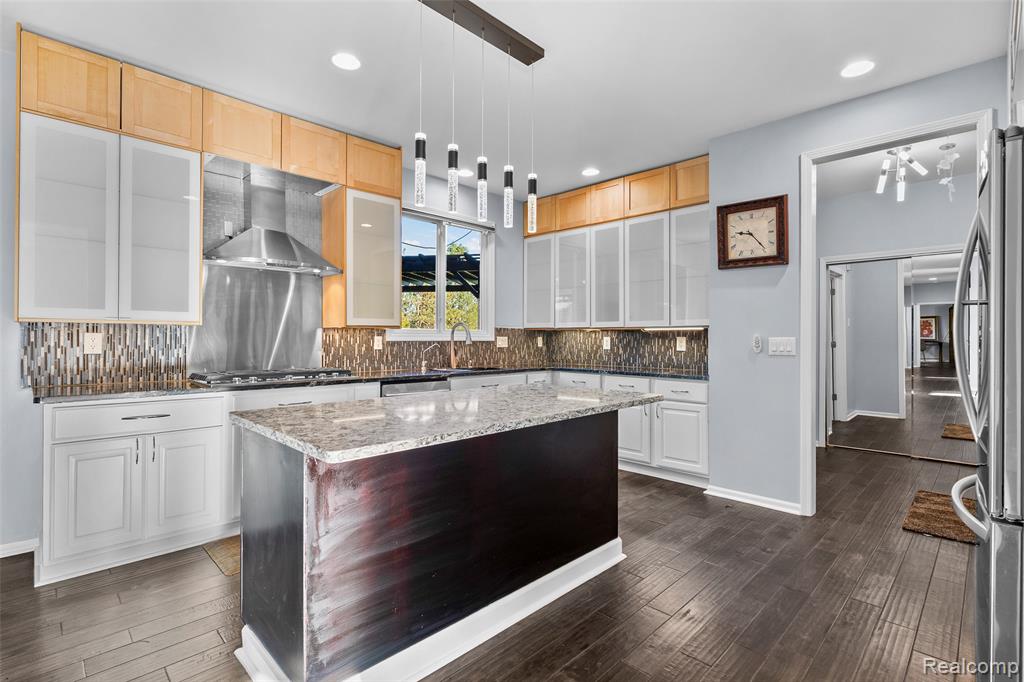 4476 Woodcliff Court, Rochester, MI 48306 — Photo 19