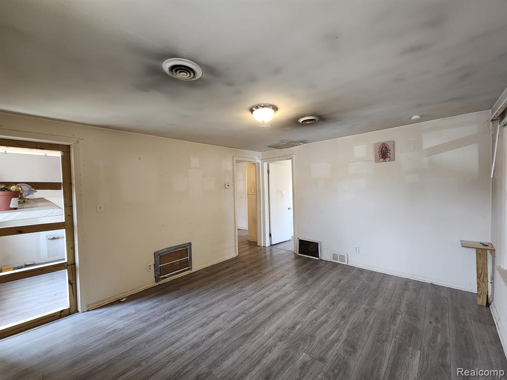 7543 PAIGE Avenue, Warren, MI 48091 — Photo 4