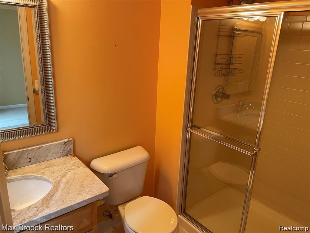 754 SANDALWOOD Drive, Troy, MI 48085 — Photo 33
