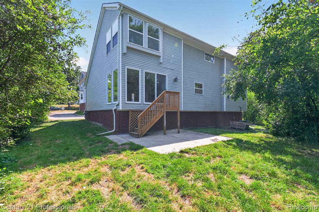 2042 Decker Road, Walled Lake, MI 48390 — Photo 40