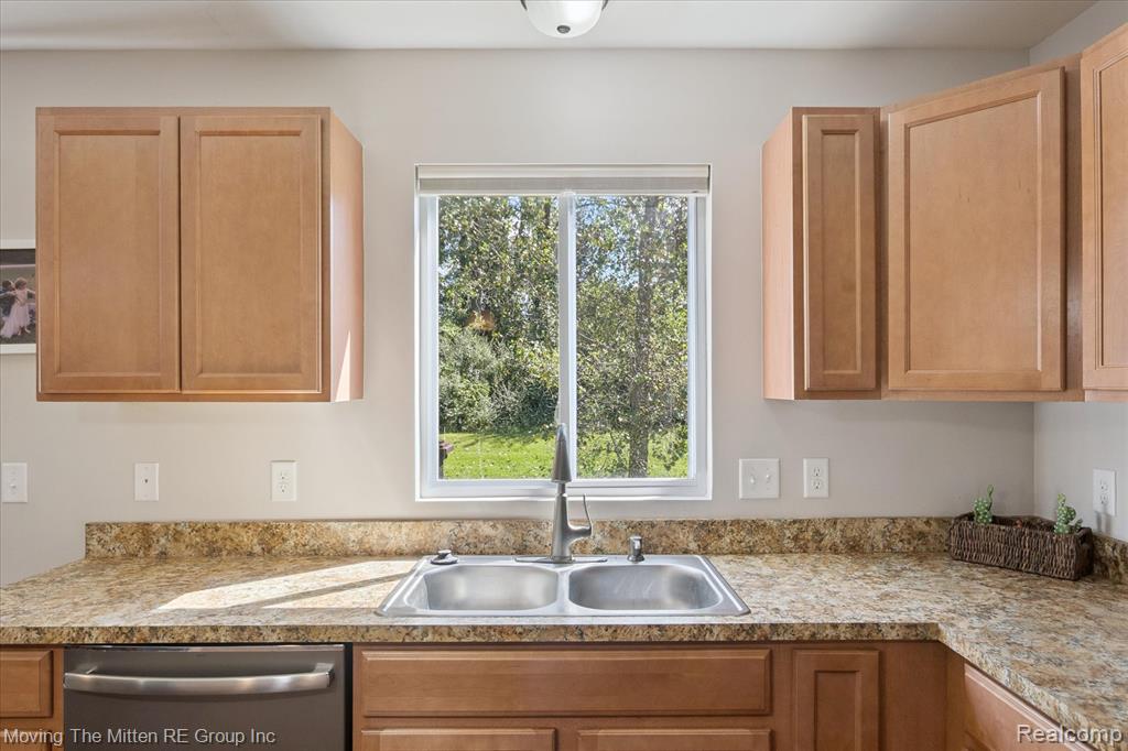 17163 Theresa Lane, New Boston, MI 48164 — Photo 14