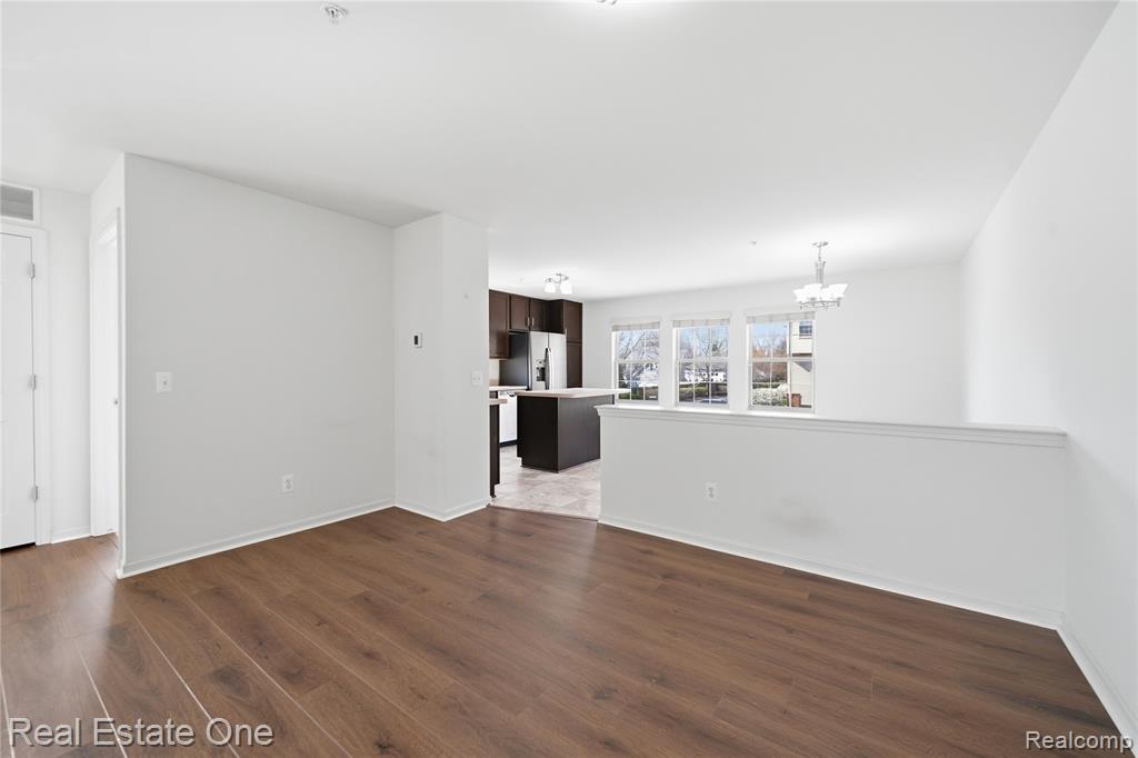 402 Old Pine Way, Walled Lake, MI 48390 — Photo 10