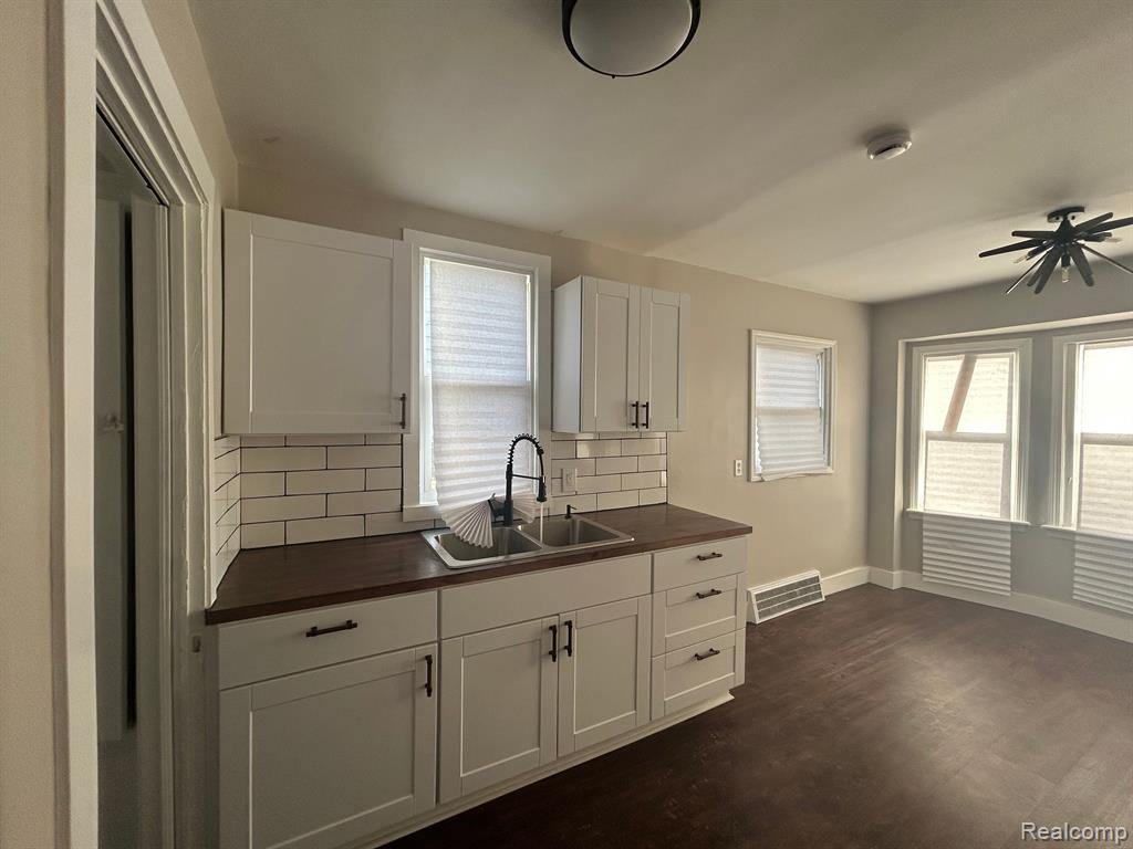 9584 AUBURN Street, Detroit, MI 48228 — Photo 3