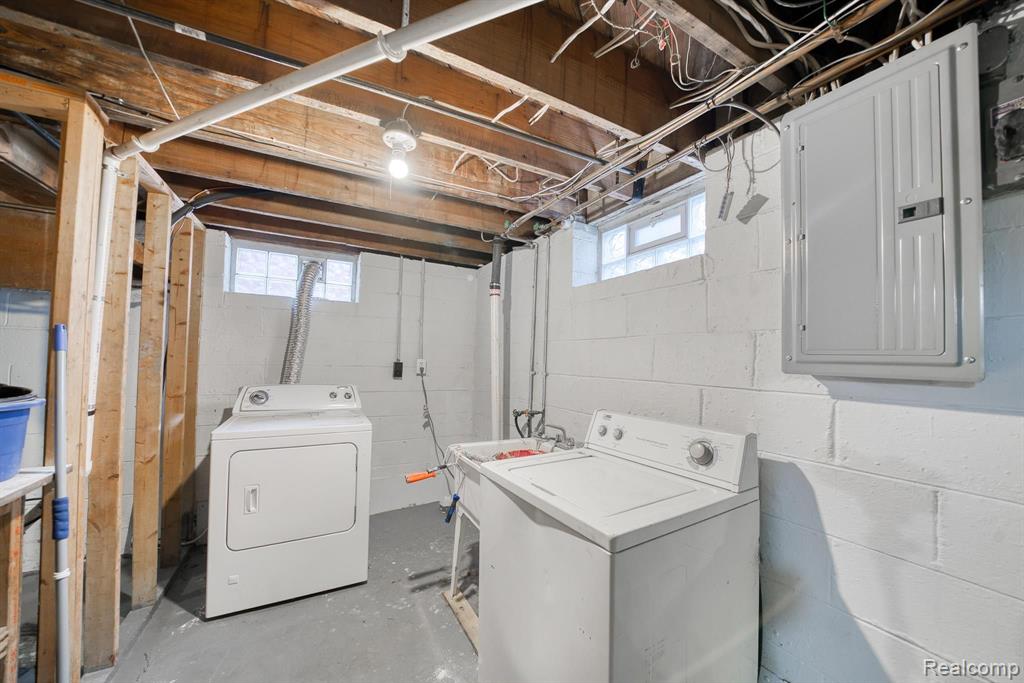 605 E EVELYN Avenue, Hazel Park, MI 48030 — Photo 17