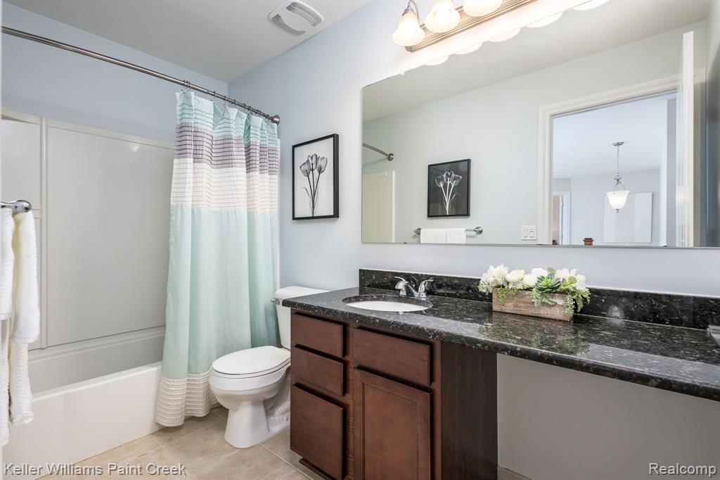 894 Wynstone Circle N, Oakland, MI — Photo 36