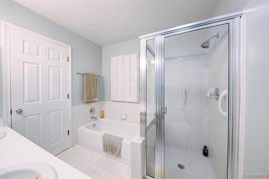 9329 EASTWIND Drive, Livonia, MI 48150 — Photo 26