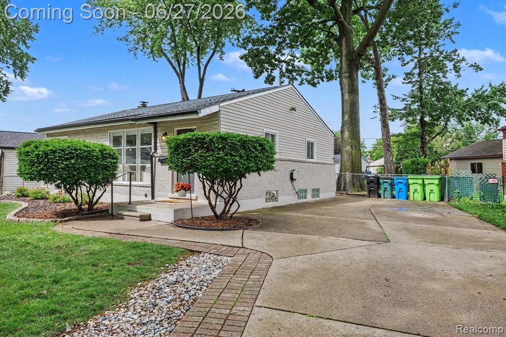 590 Hecht Drive, Madison Heights, MI 48071 — Photo 21