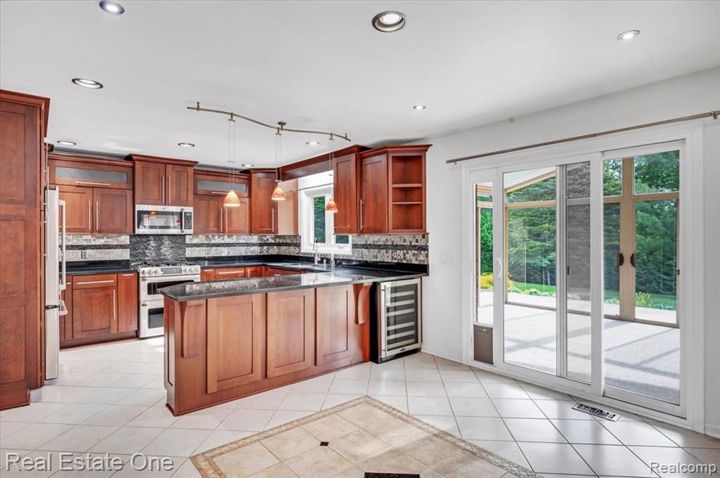 751 Bristol Lane, Clarkston, MI 48348 — Photo 11