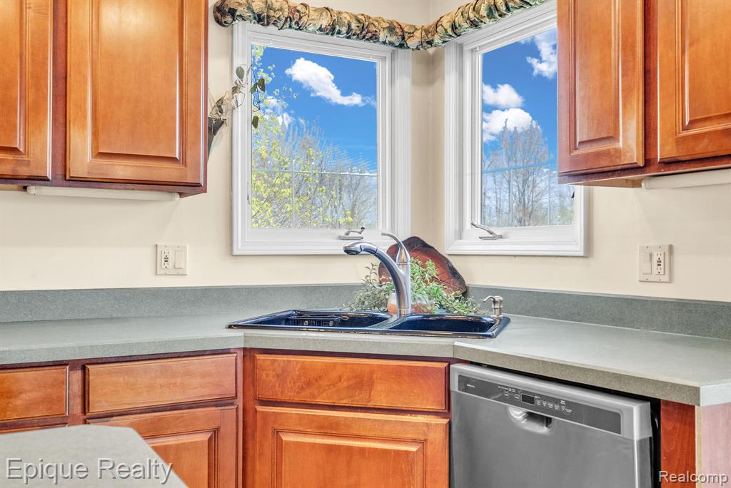 9493 Aspen View Drive, Grand Blanc, MI 48439 — Photo 17