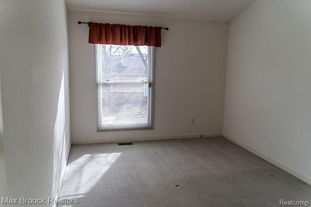 4275 FOXPOINTE Drive, West Bloomfield, MI 48323 — Photo 11