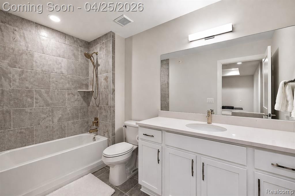 7487 Gramercy Circle, West Bloomfield, MI — Photo 34