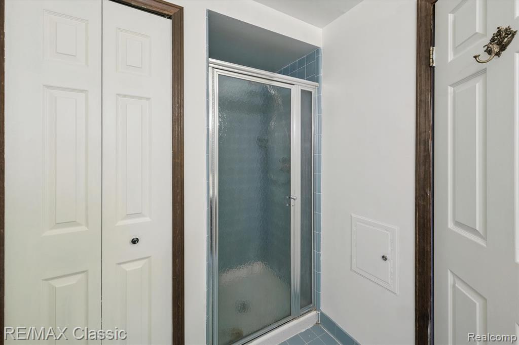 1561 Waters Edge Court, Wixom, MI 48393 — Photo 39
