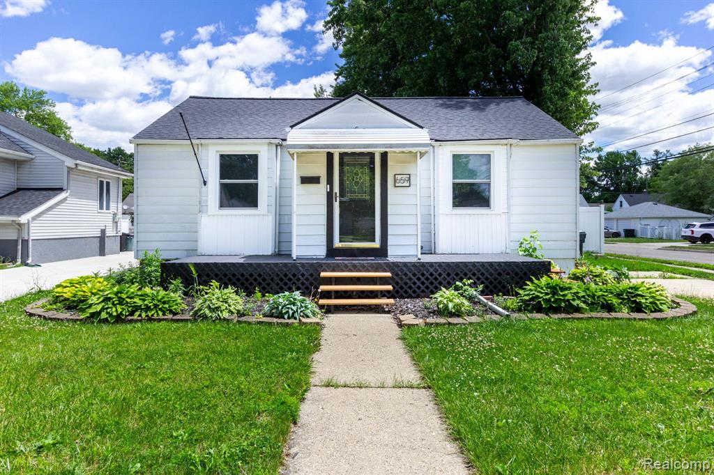 659 Gargantua Avenue, Clawson, MI