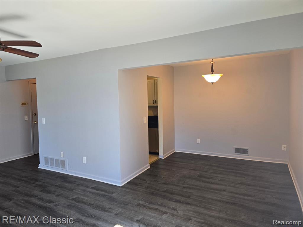 570 E FOX HILLS Drive, Bloomfield Hills, MI 48304 — Photo 7