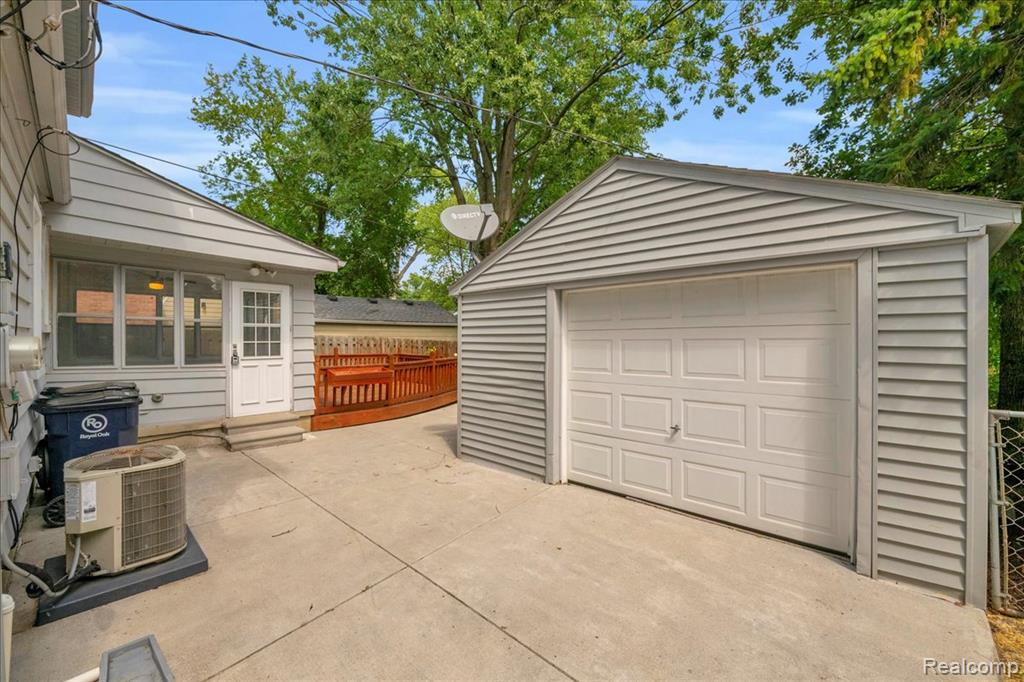 828 N Gainsborough Avenue, Royal Oak, MI 48067 — Photo 31