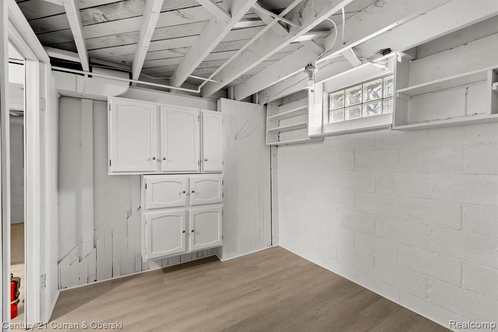 4615 MANDALAY Avenue, Royal Oak, MI 48073 — Photo 33