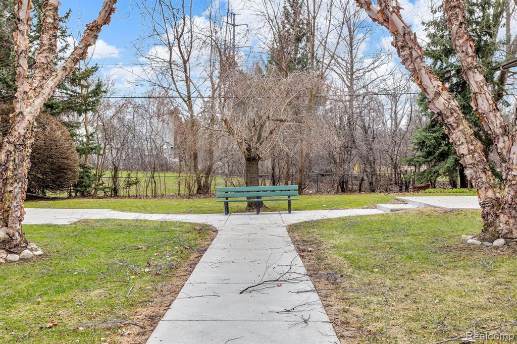 340 CONCORD Place, 2, Bloomfield Hills, MI 48304 — Photo 25