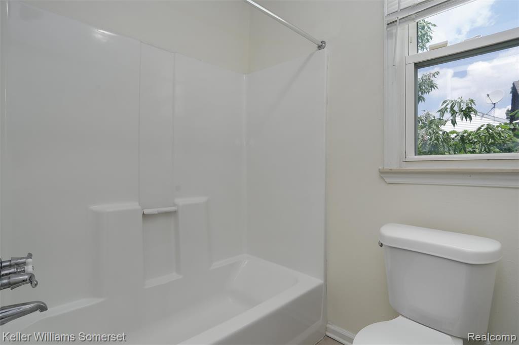 664 Emerson Avenue, Pontiac, MI 48340 — Photo 14
