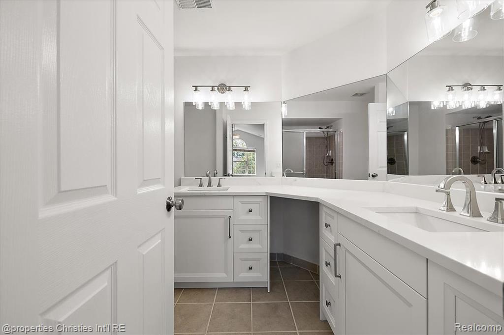 8204 Alexa Drive, Commerce Twp, MI 48390 — Photo 18