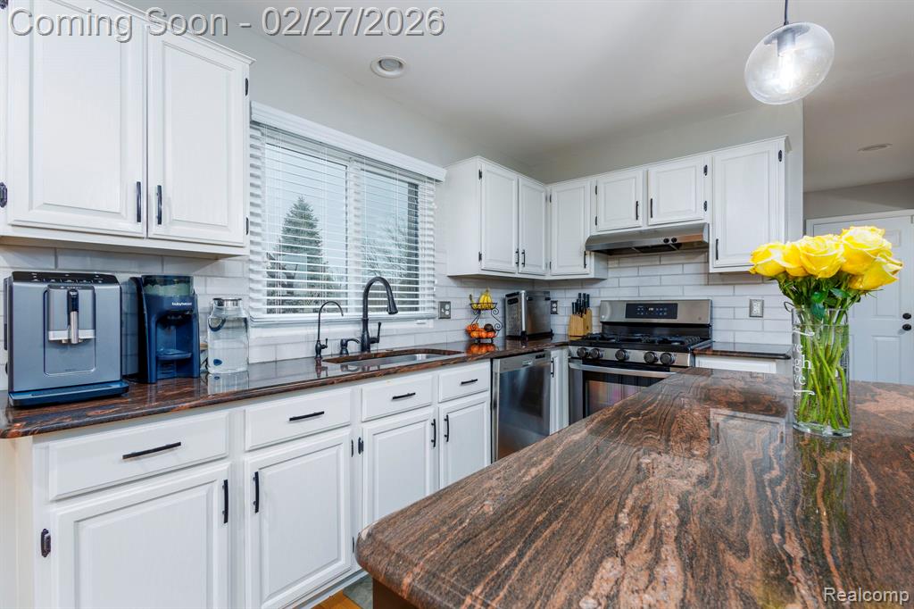 43524 Austin Drive, Sterling Heights, MI 48314 — Photo 13