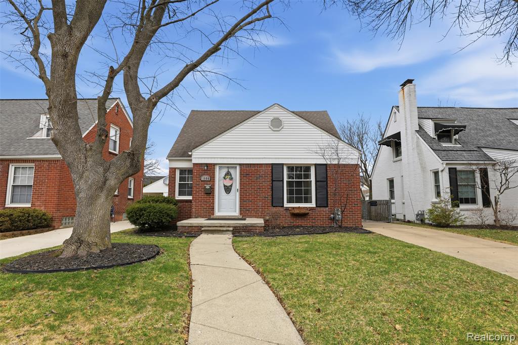 1906 Oxford Road, Grosse Pointe Woods, MI 48236 — front exterior