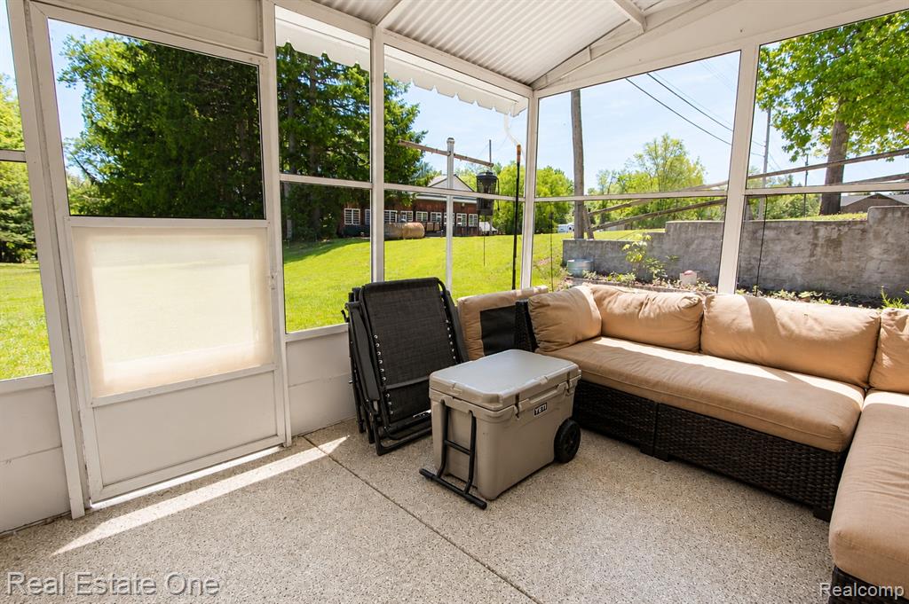 1325 S Hospital Road, Waterford, MI 48327 — Photo 29
