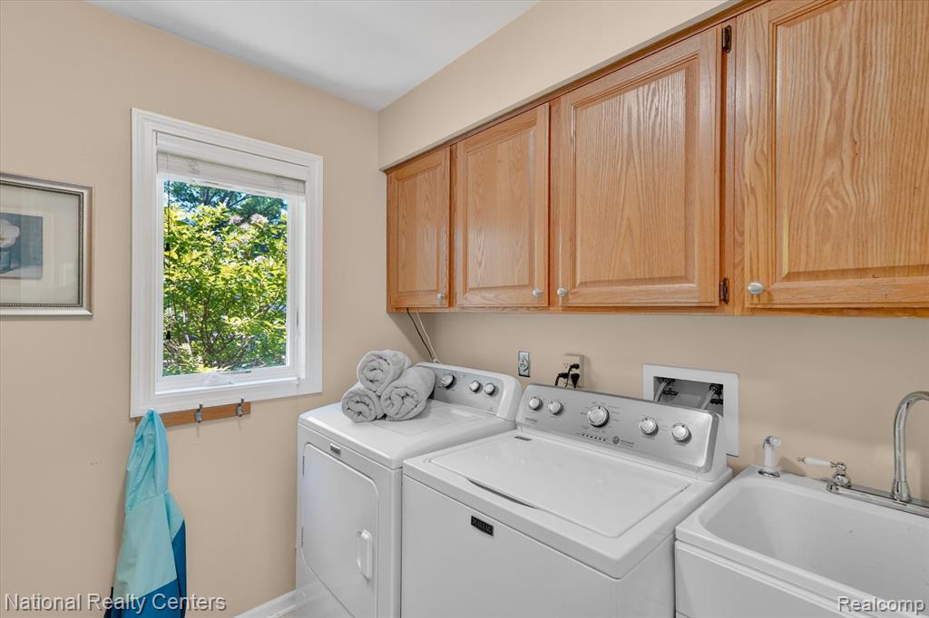 9326 Park Lane, Commerce Twp, MI 48382 — Photo 20