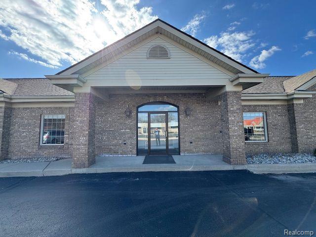 6909 HIGHLAND Road, Waterford, MI 48327 — Photo 2